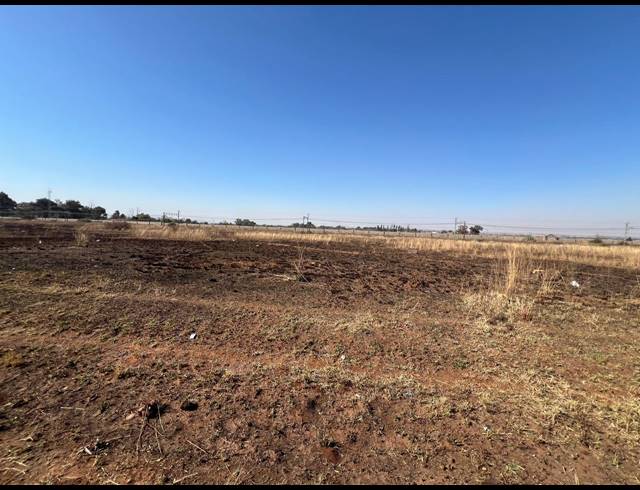 10,881M² VACANT LAND FOR SALE IN HIGHBURY